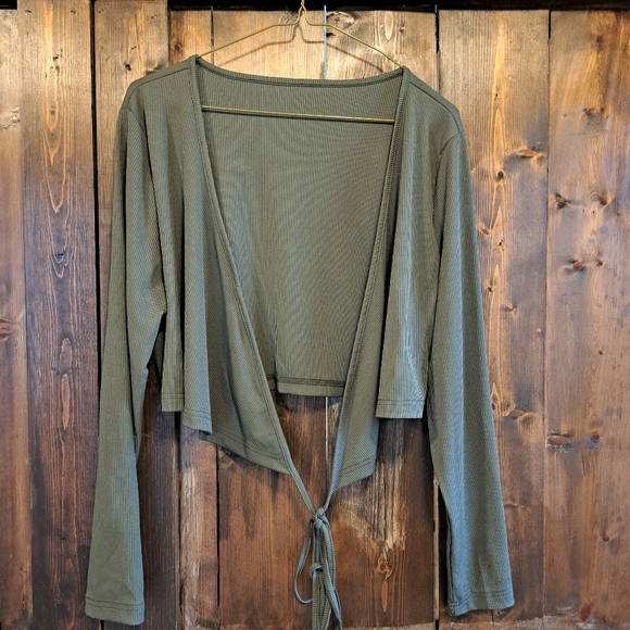 Wrap Around Crop Top - Picture 2 of 5